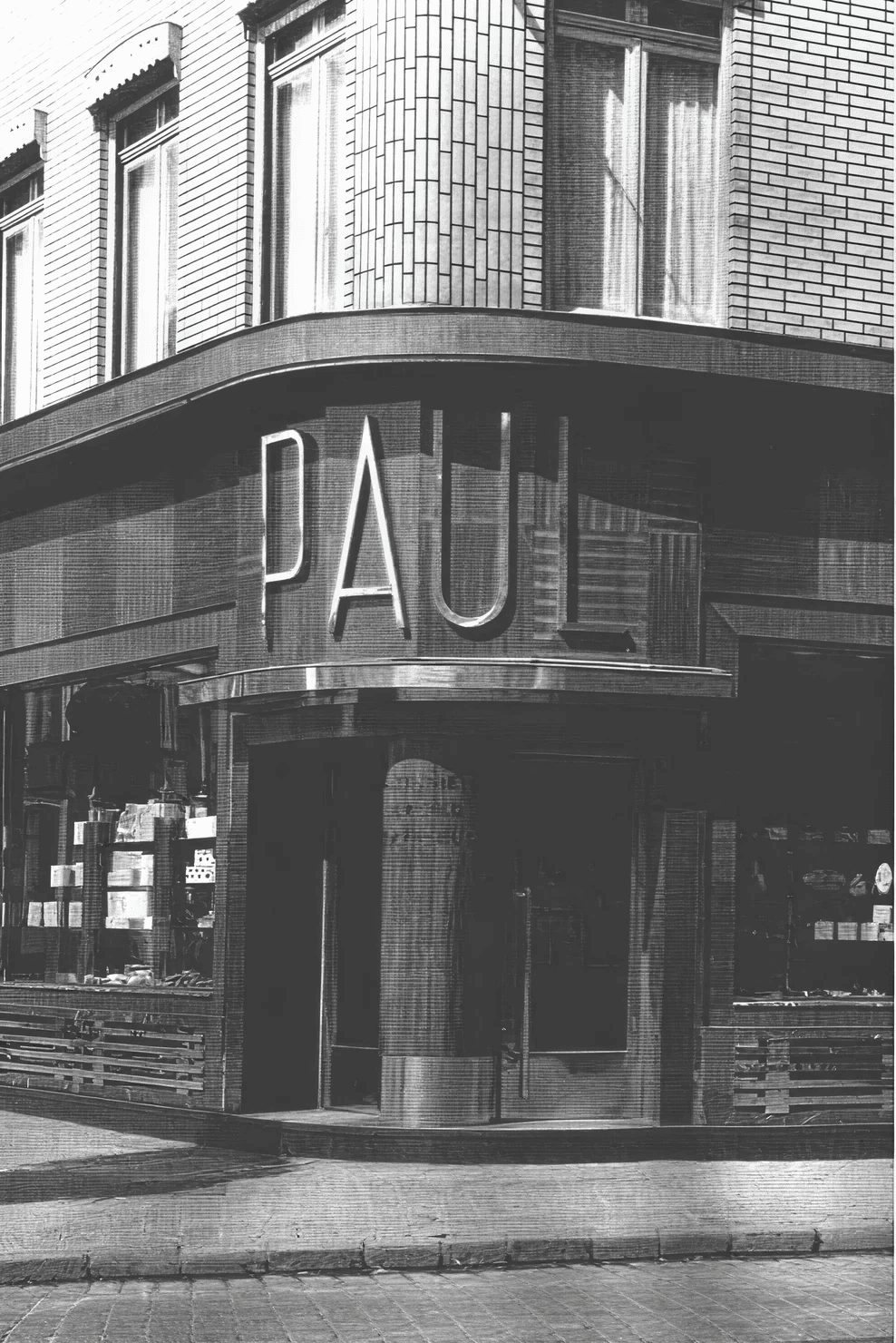 1953 - Francis Holder joins